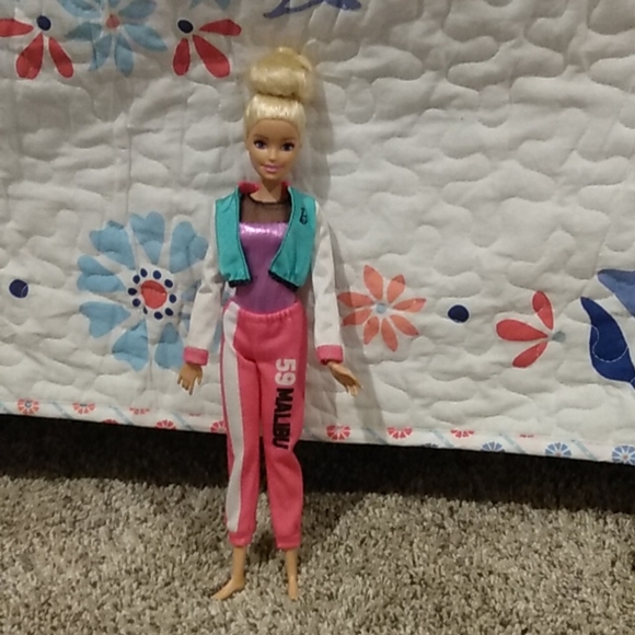 A barbie with a beam. - Picture 2 of 3